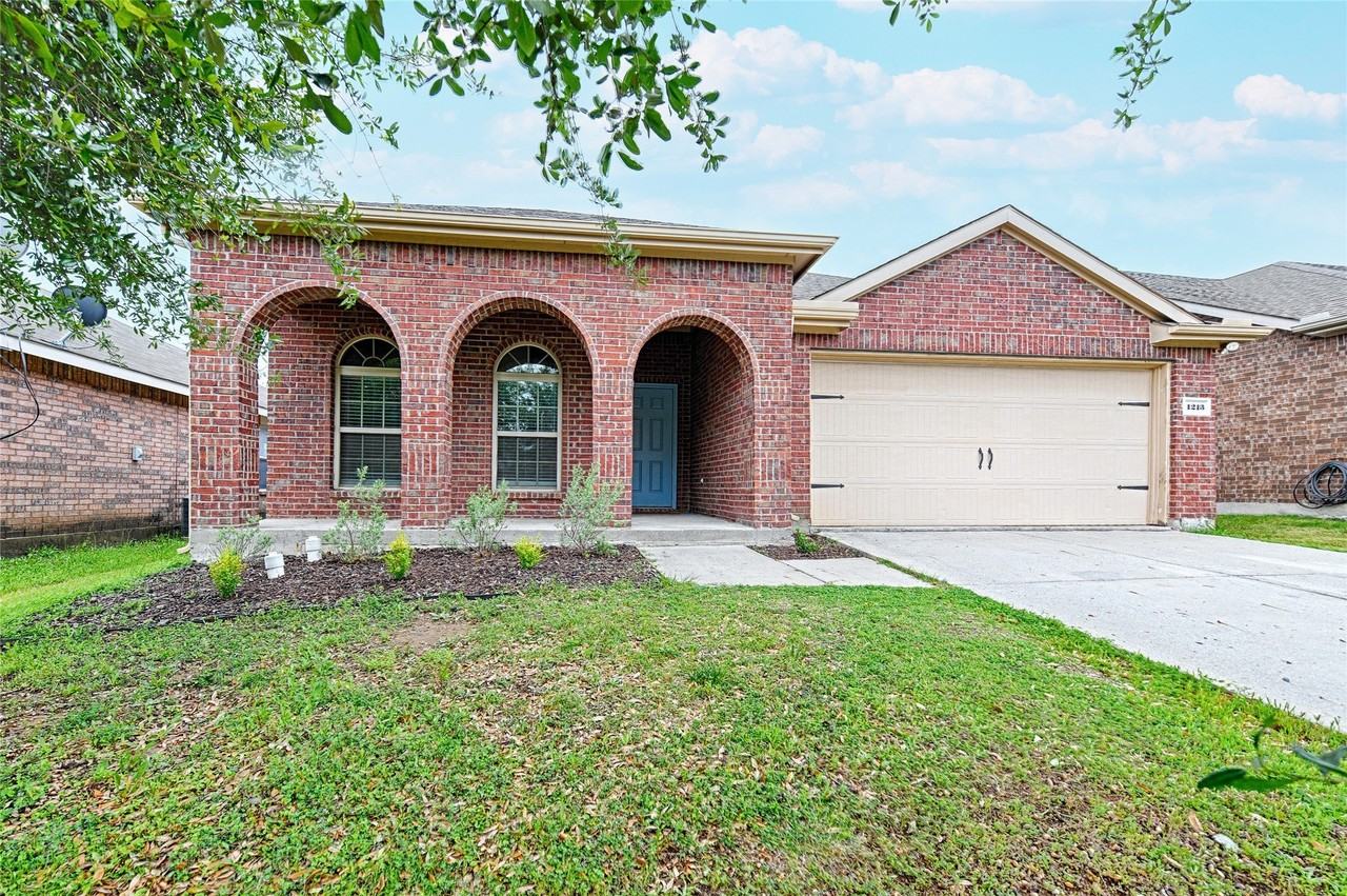 1213 Lambert Dr - Photo 2 of 25