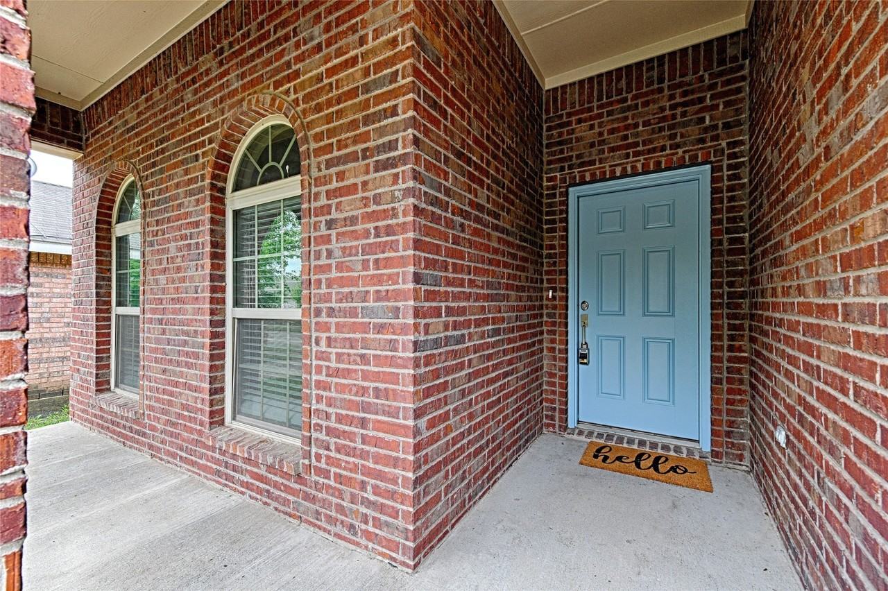 1213 Lambert Dr - Photo 4 of 25