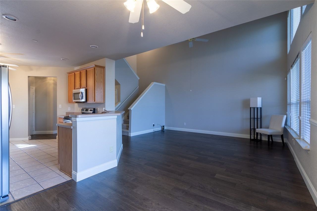 10008 Dryden Ln - Photo 5 of 22