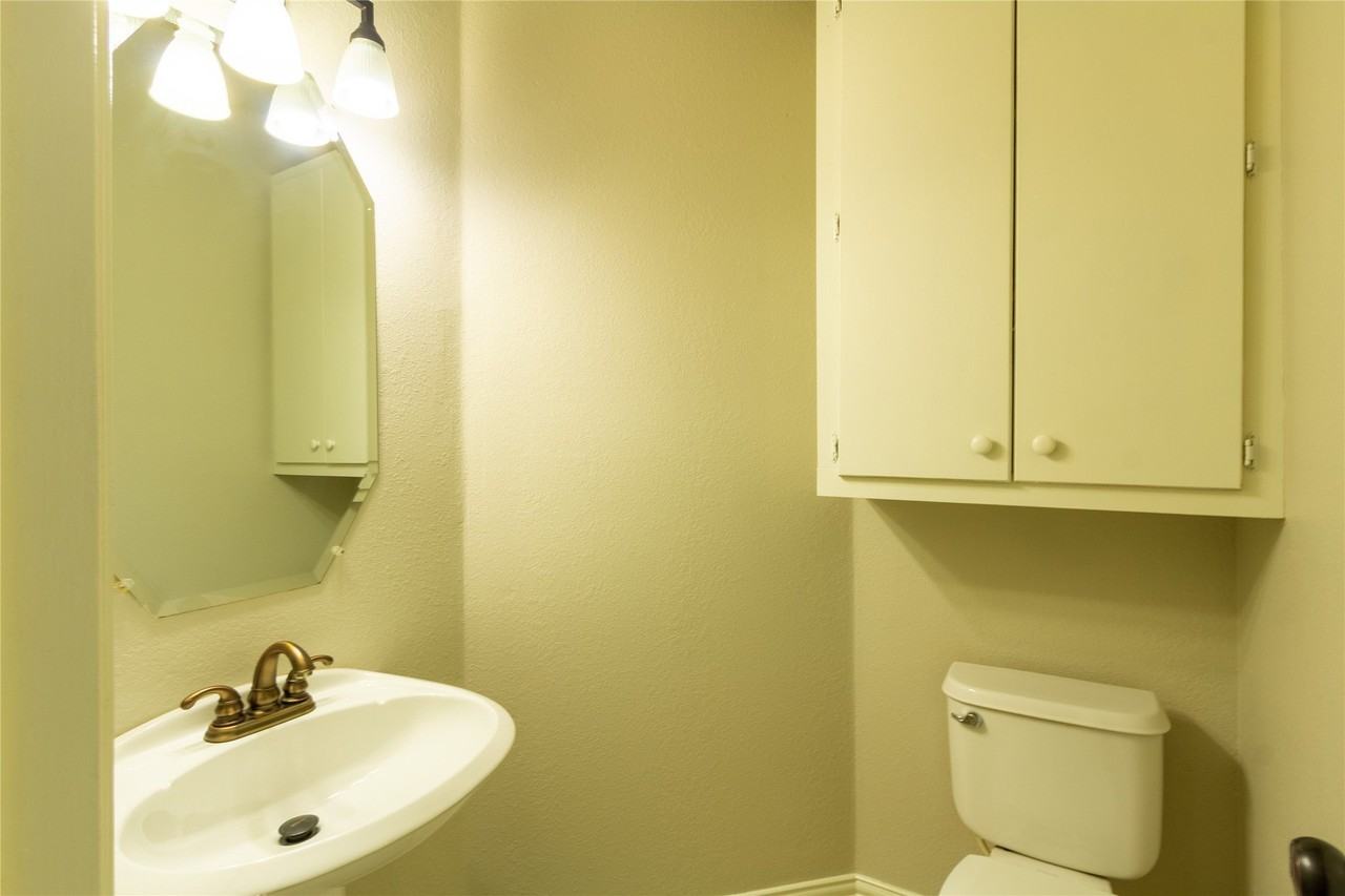 10008 Dryden Ln - Photo 6 of 22
