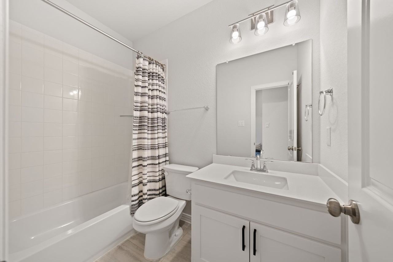 549 Cedarwood St - Photo 5 of 24