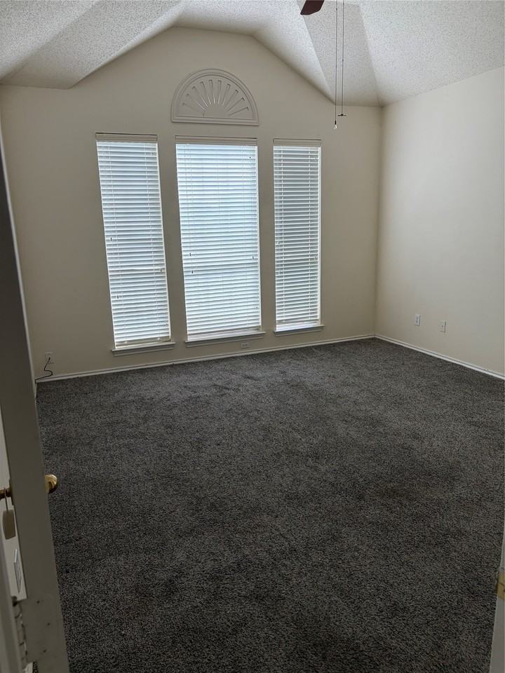 1403 Lakeshore Dr - Photo 7 of 16