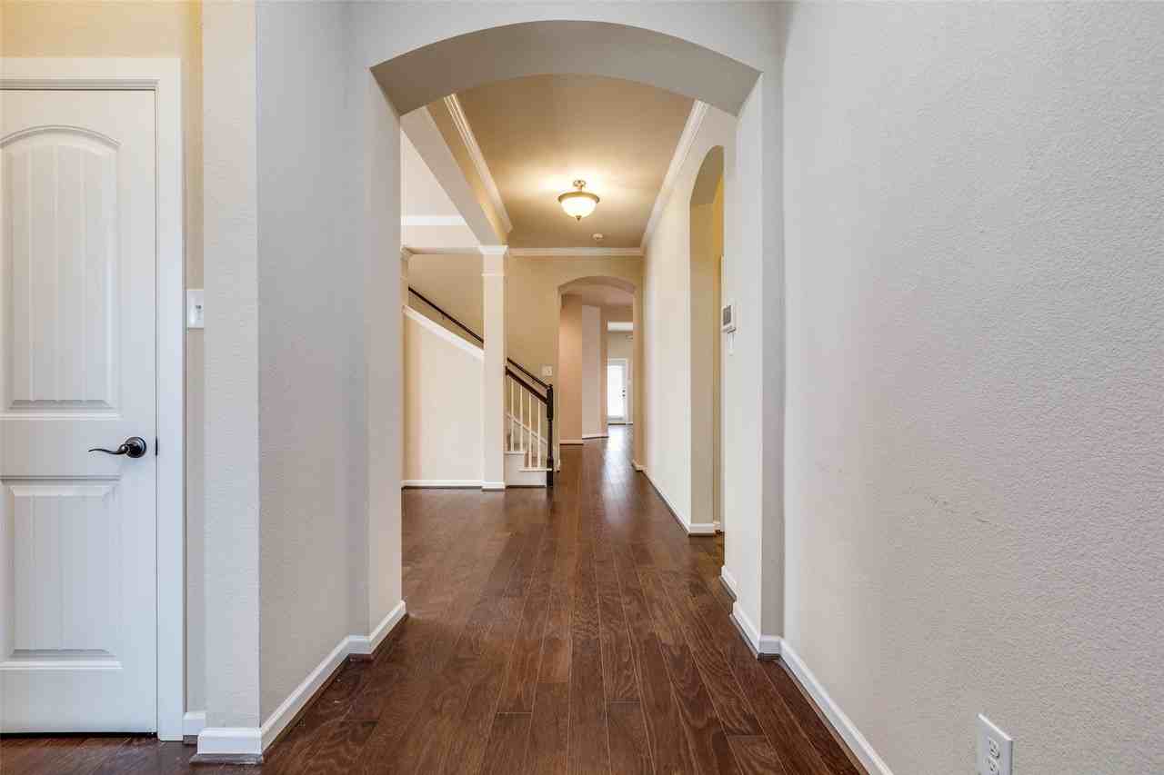 9509 Bewley Ct - Photo 4 of 37