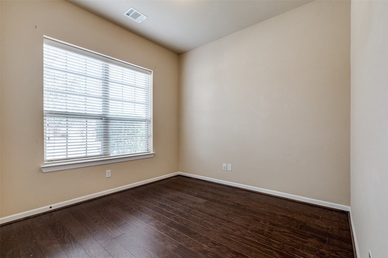 9509 Bewley Ct - Photo 6 of 37