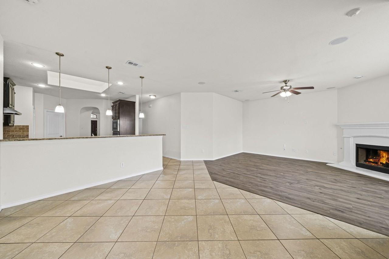 1205 Crest Ridge Dr - Photo 4 of 26