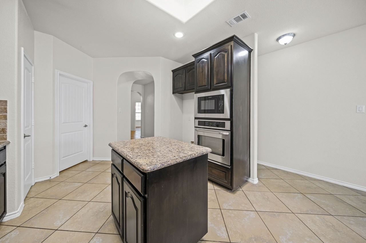 1205 Crest Ridge Dr - Photo 7 of 26