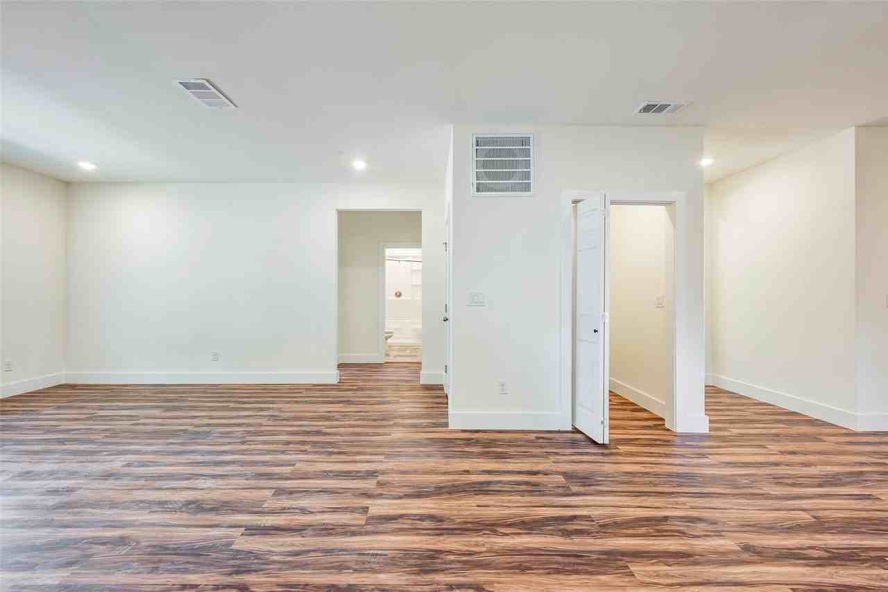 3523 Herrling St - Photo 5 of 14