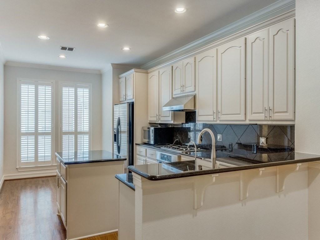 2412 Worthington St - Photo 7 of 22