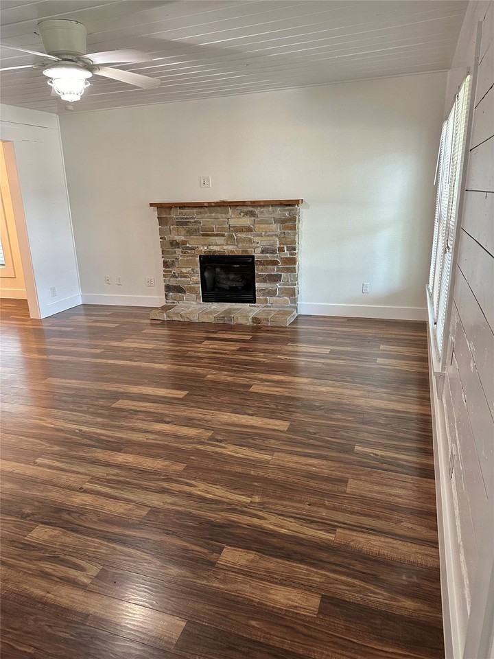 101 Berry St - Photo 2 of 34