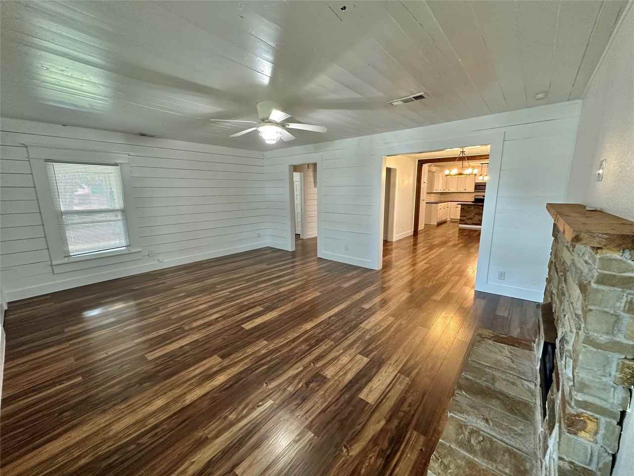 101 Berry St - Photo 3 of 34