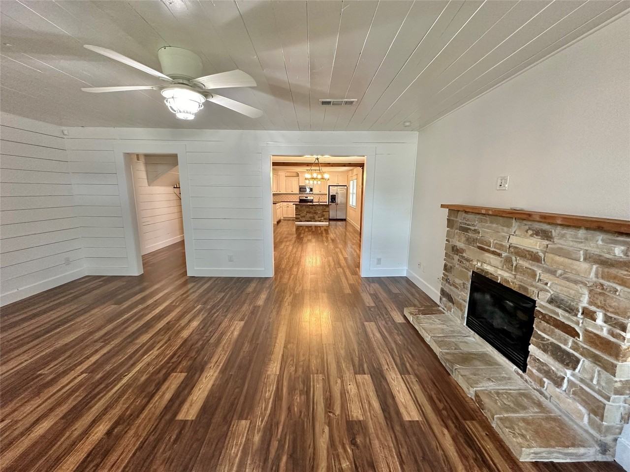 101 Berry St - Photo 5 of 34