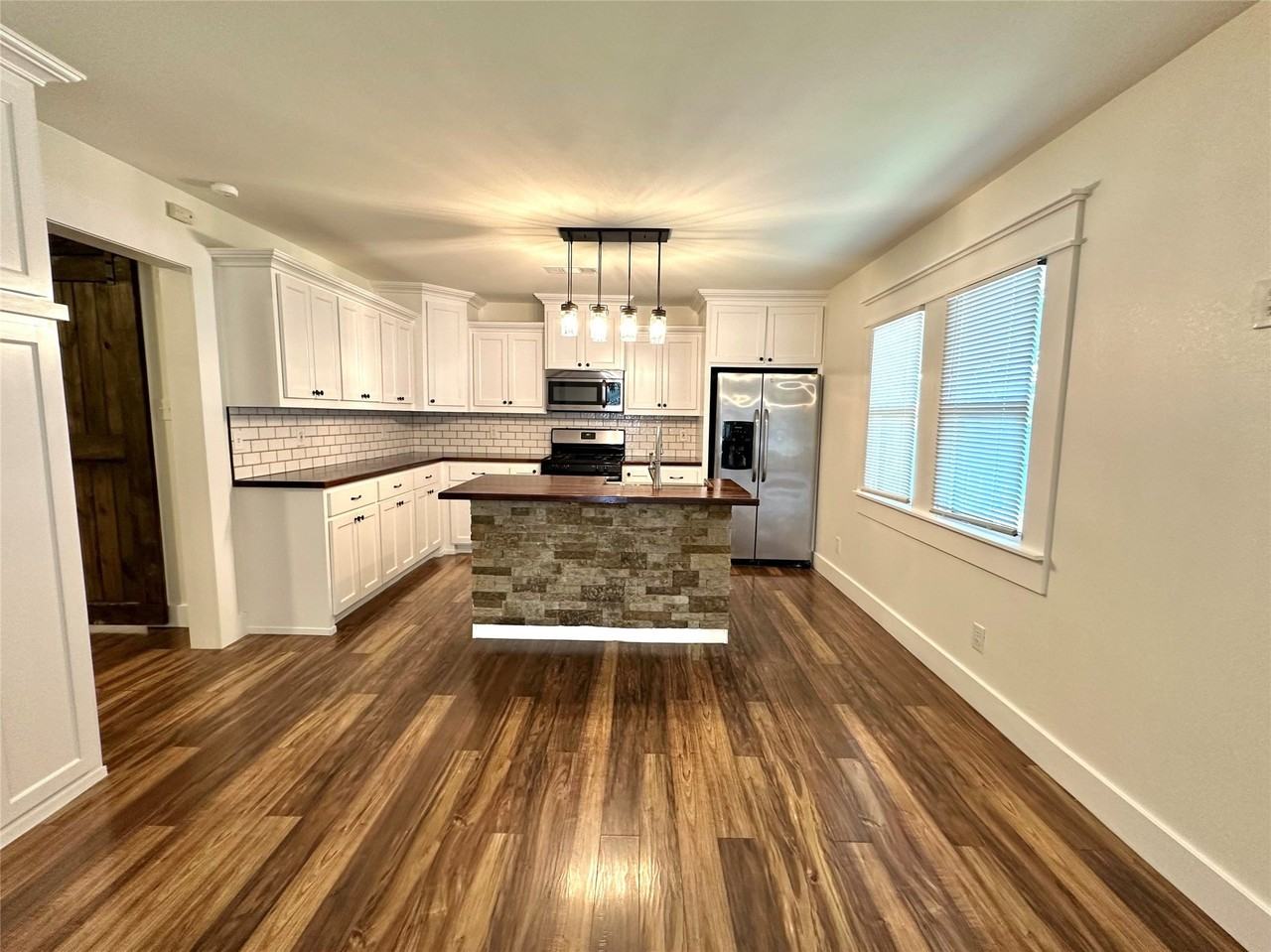 101 Berry St - Photo 7 of 34