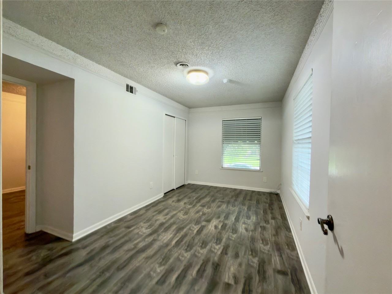 6455 Waverly Way - Photo 5 of 7