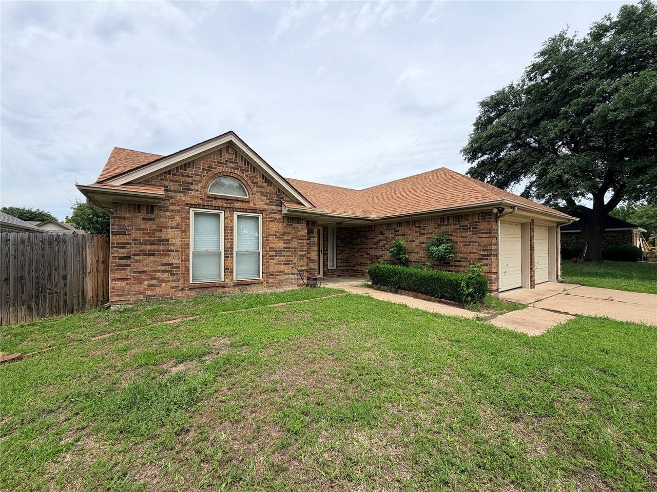 4806 Shadyway Dr - Photo 2 of 14