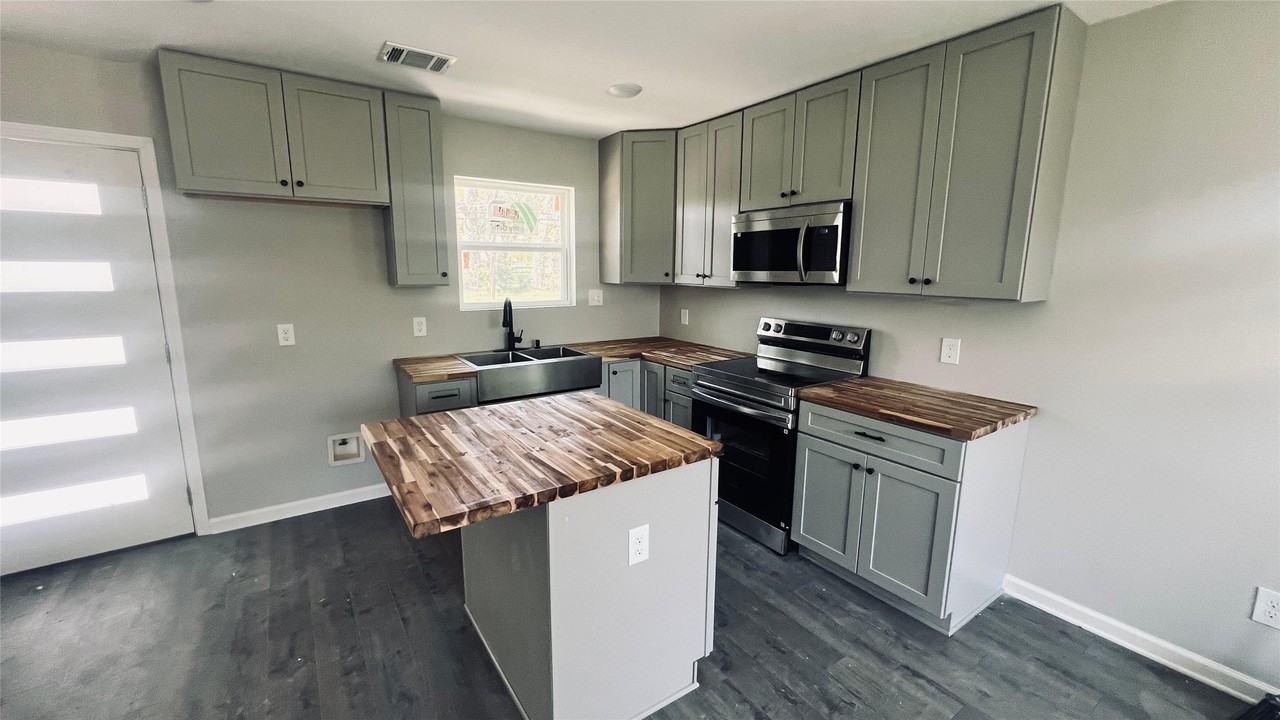 1623A Seley Ave - Photo 2 of 10