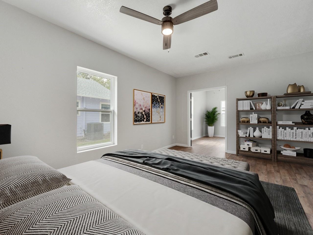 403 S Marlborough Ave - Photo 5 of 13