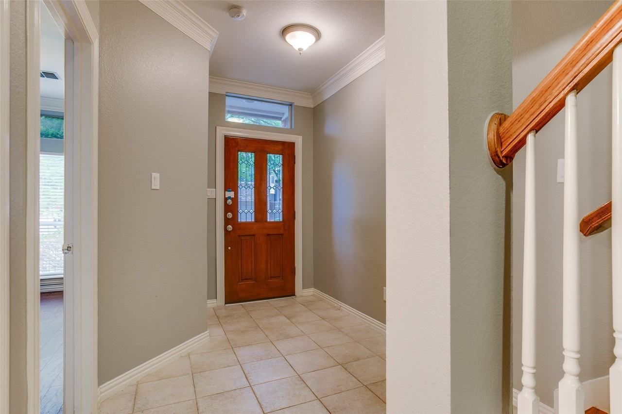 3951 N Hall St - Photo 3 of 28