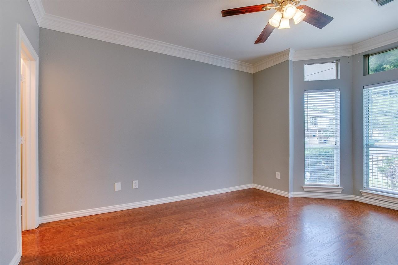 3951 N Hall St - Photo 5 of 28