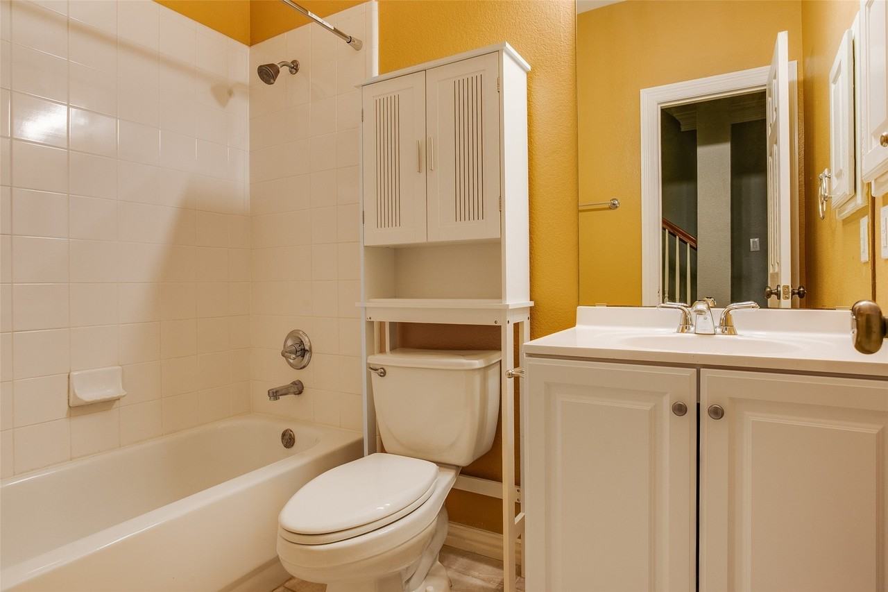 3951 N Hall St - Photo 7 of 28