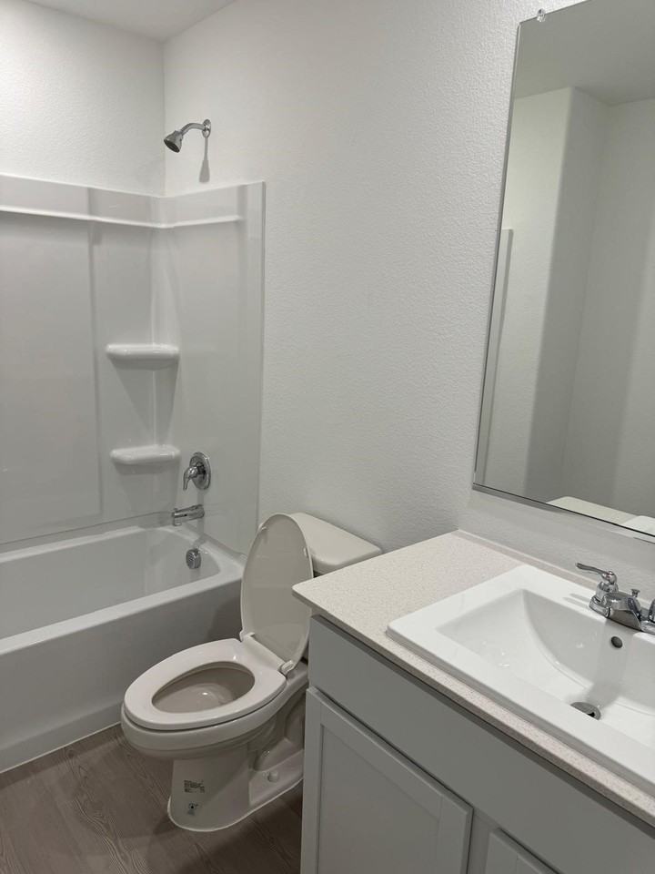 7909 Clements St - Photo 4 of 15