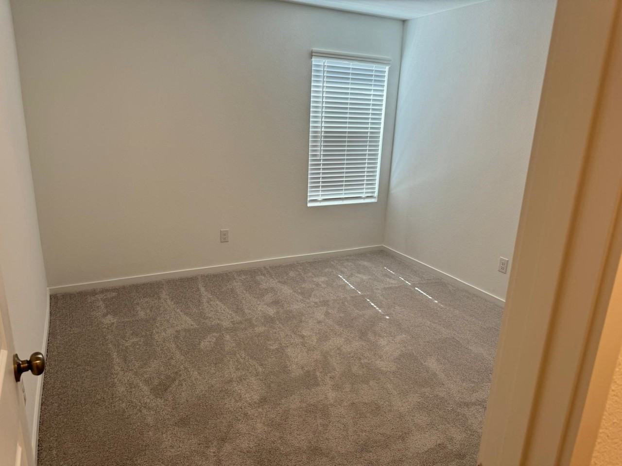 7909 Clements St - Photo 5 of 15