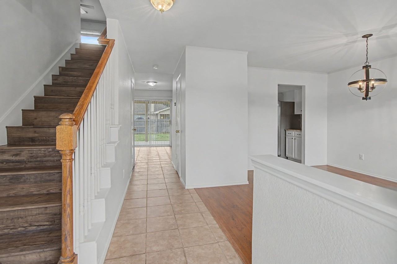 5016 Meridian Ln - Photo 2 of 38