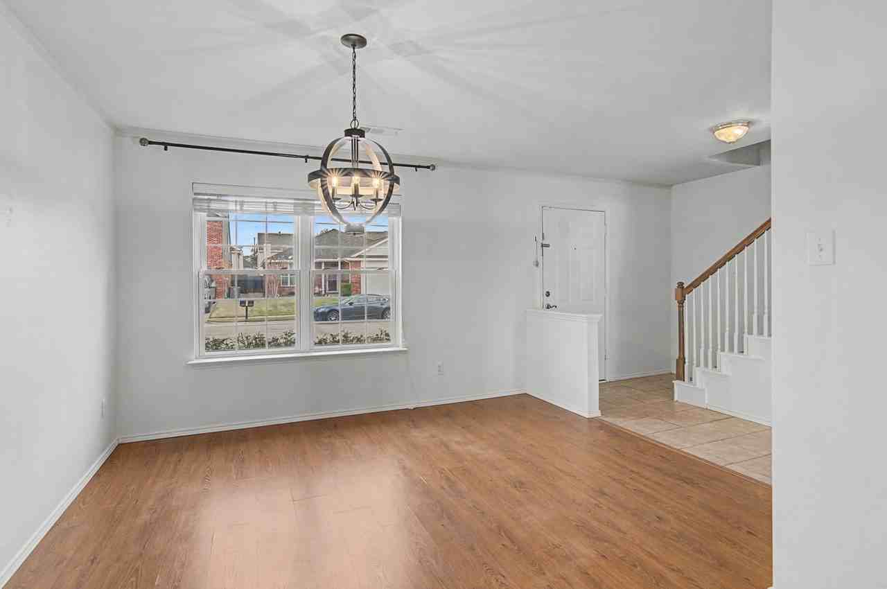 5016 Meridian Ln - Photo 4 of 38