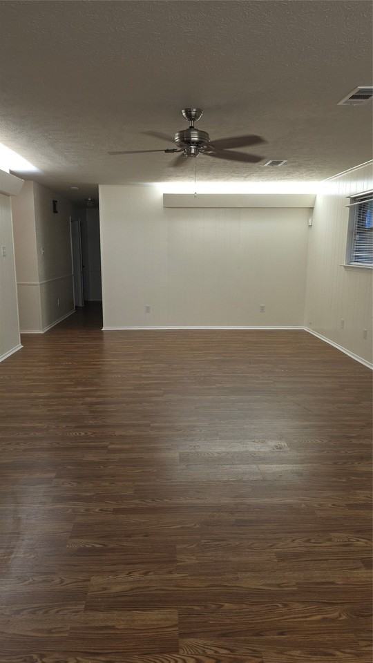 210 E Witt St - Photo 2 of 13