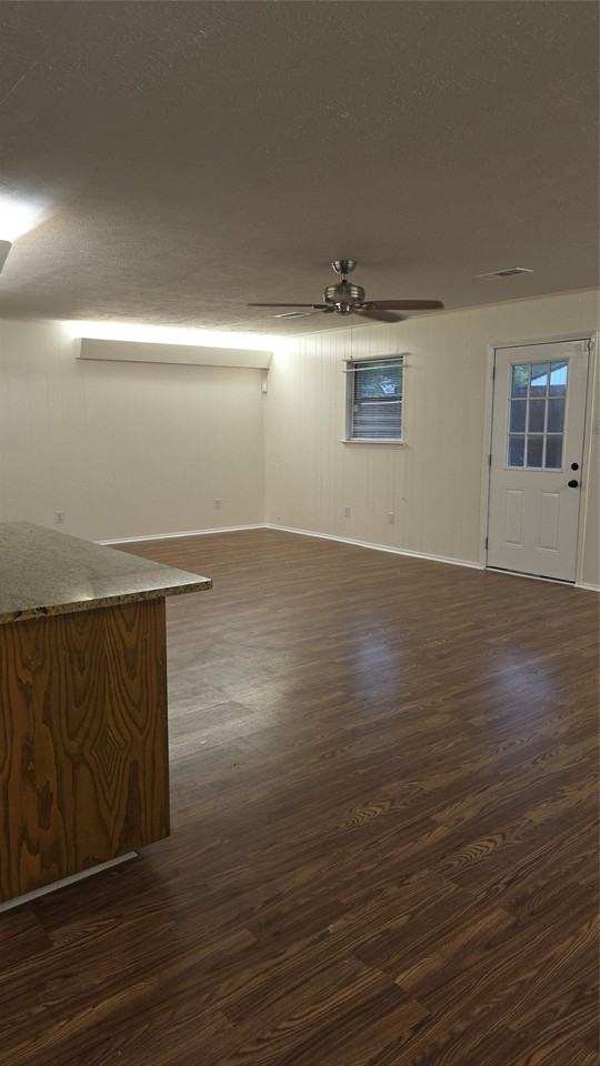 210 E Witt St - Photo 3 of 13