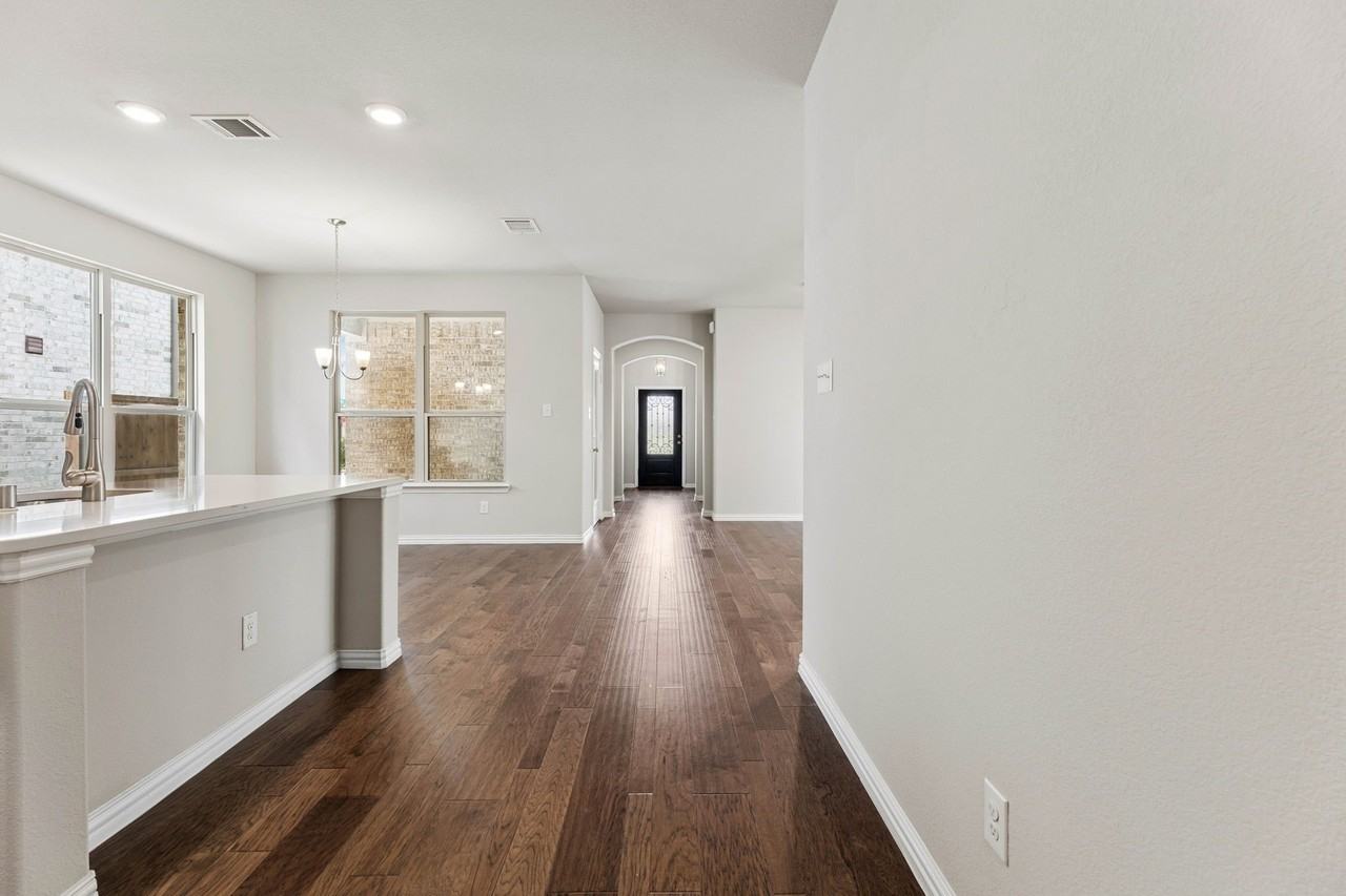 1104 Milfoil Dr - Photo 7 of 26