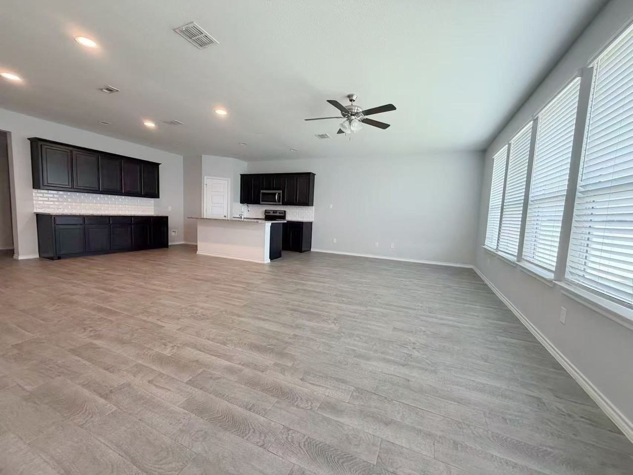 9000 Huxley Dr - Photo 2 of 6