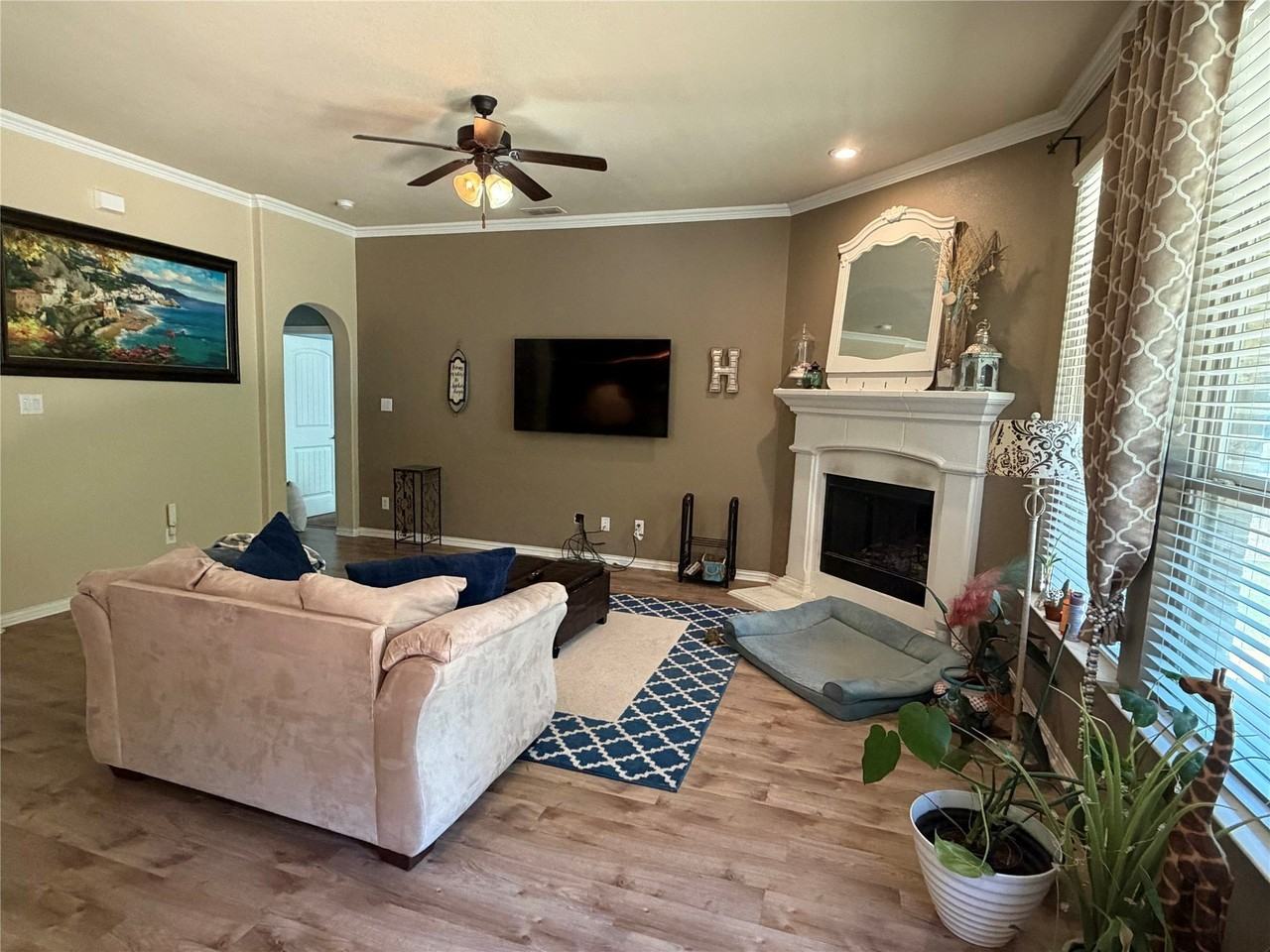 254 Ashlawn Dr - Photo 3 of 23