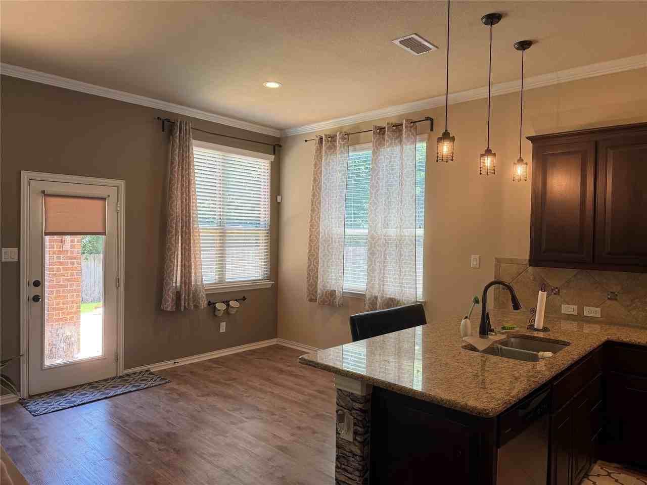 254 Ashlawn Dr - Photo 6 of 23