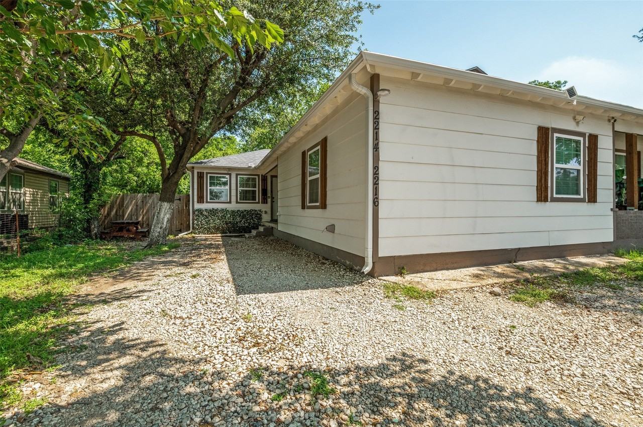 2214 Pine St - Photo 2 of 25