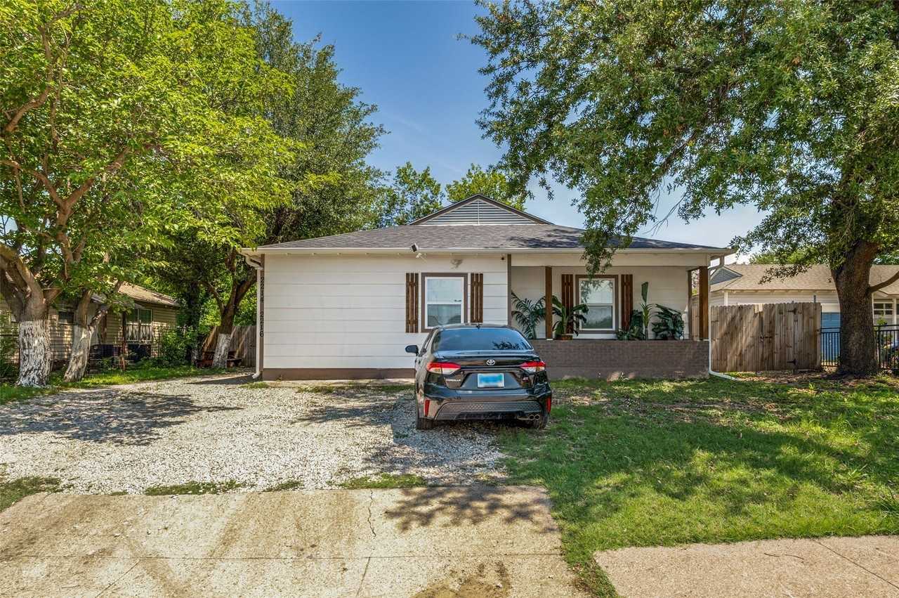 2214 Pine St - Photo 3 of 25