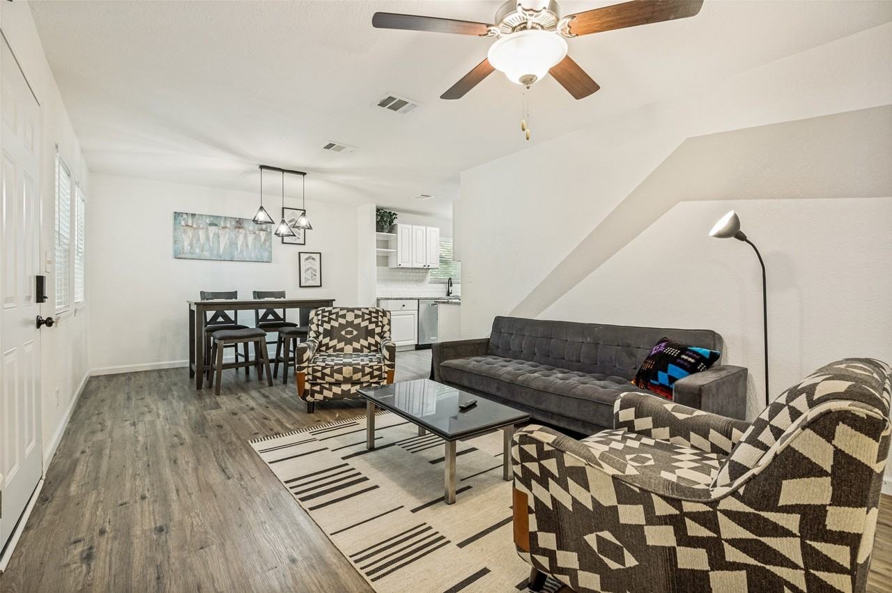 2214 Pine St - Photo 5 of 25