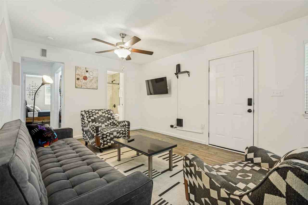 2214 Pine St - Photo 6 of 25