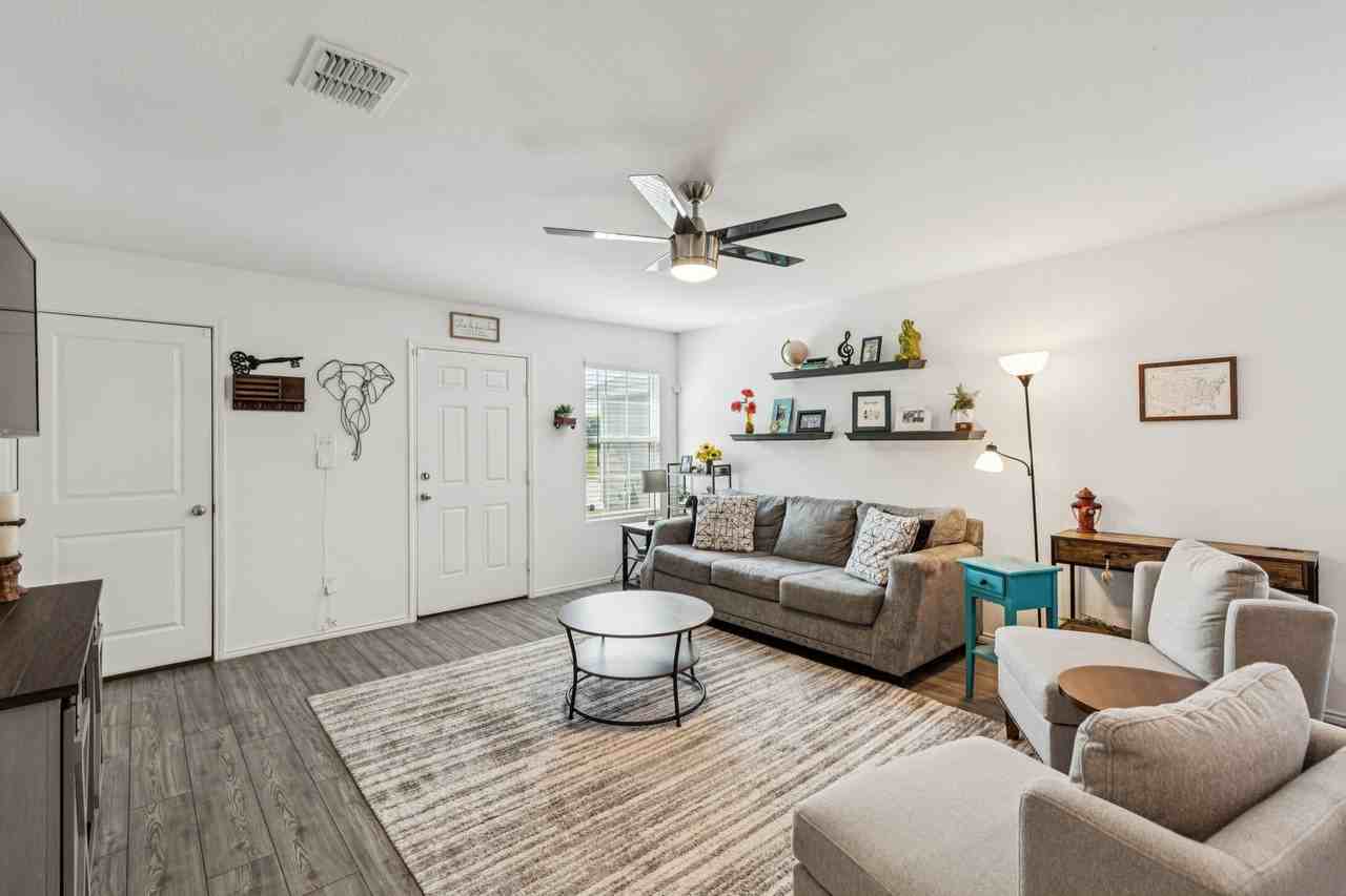 7408 Bluebell Ln - Photo 4 of 26