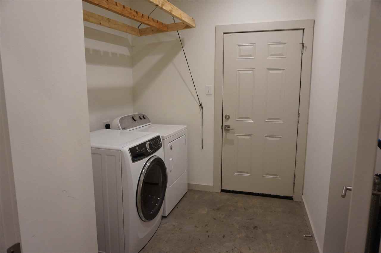 2811 Morning Ave - Photo 3 of 11