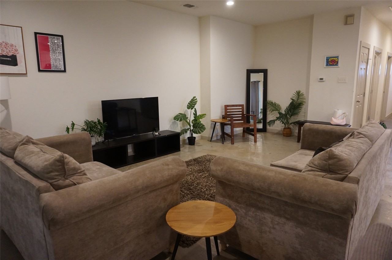 2811 Morning Ave - Photo 4 of 11