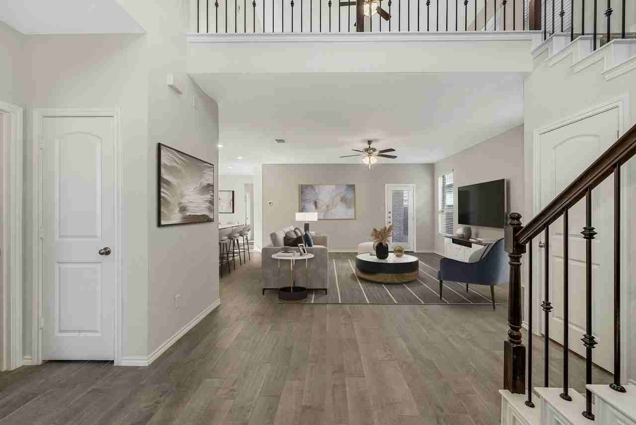 1813 Wayne Ln - Photo 3 of 40