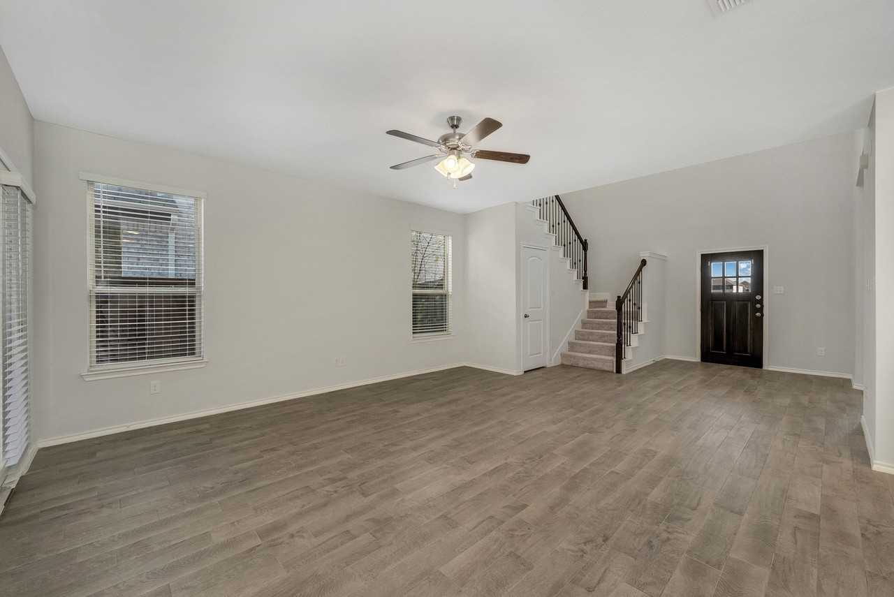 1813 Wayne Ln - Photo 7 of 40