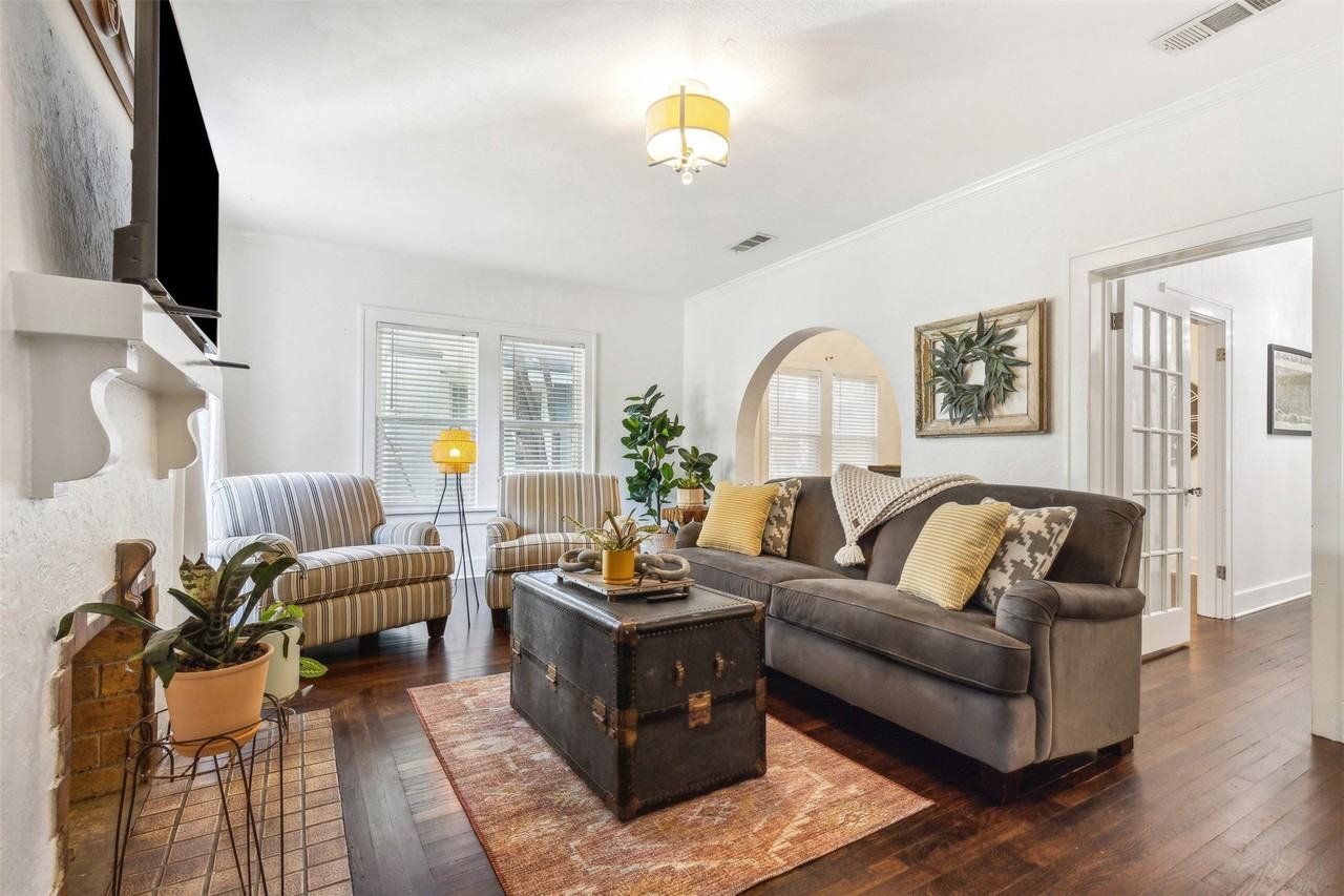 1915 Ashland Ave - Photo 2 of 23