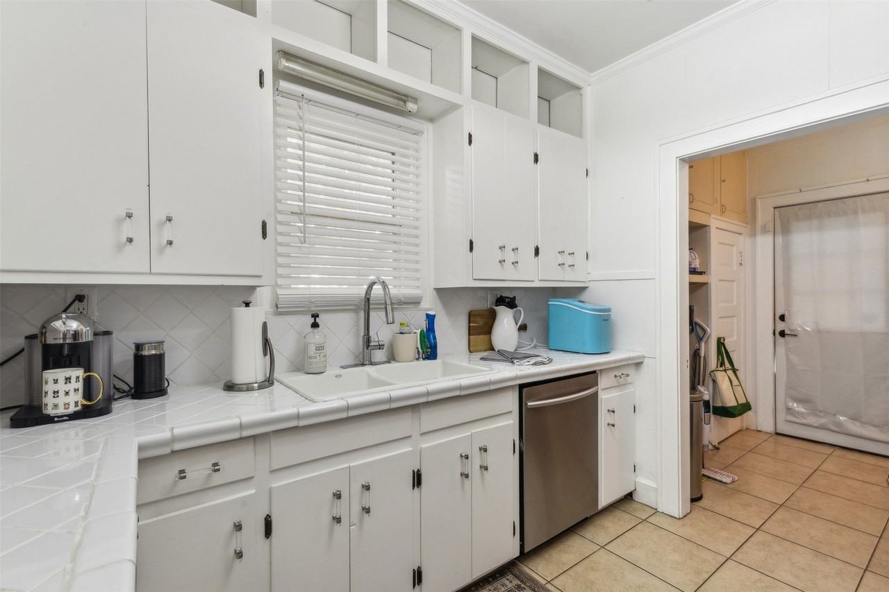 1915 Ashland Ave - Photo 7 of 23