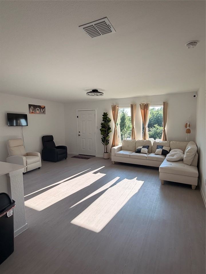 1817 Ventasso Blvd - Photo 3 of 27
