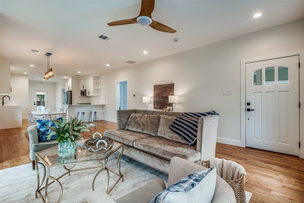 734 N Montclair Ave - Photo 3 of 30