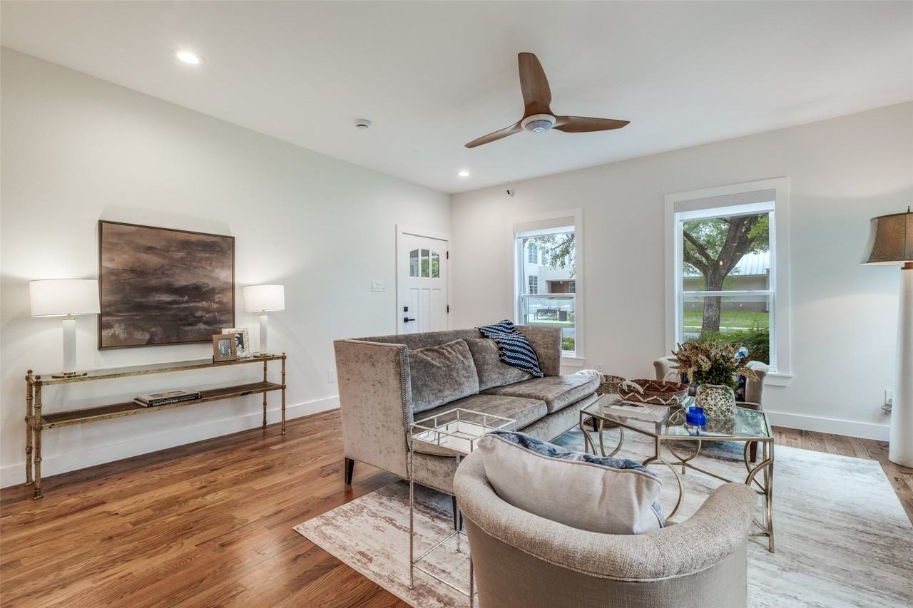 734 N Montclair Ave - Photo 4 of 30