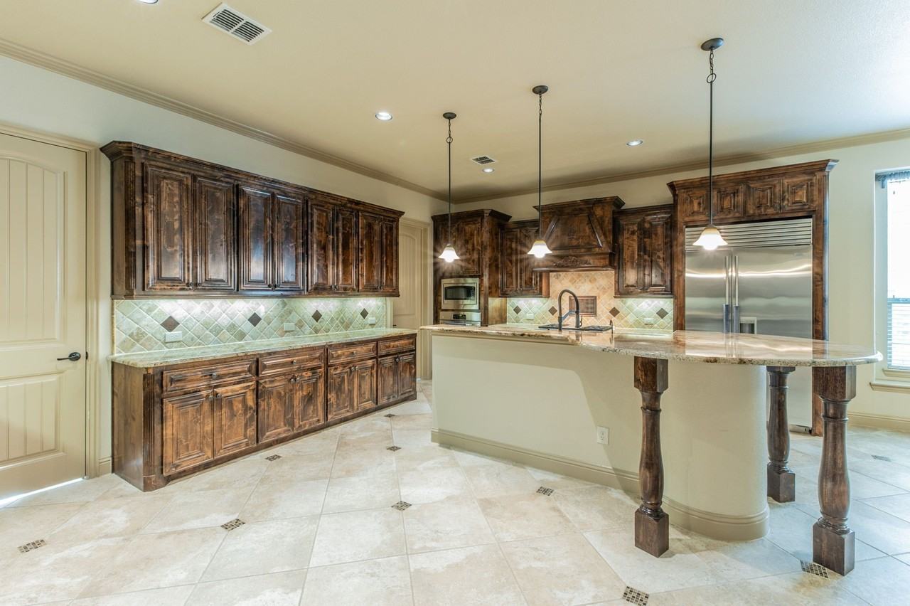 7565 Rawlins Ln - Photo 7 of 40