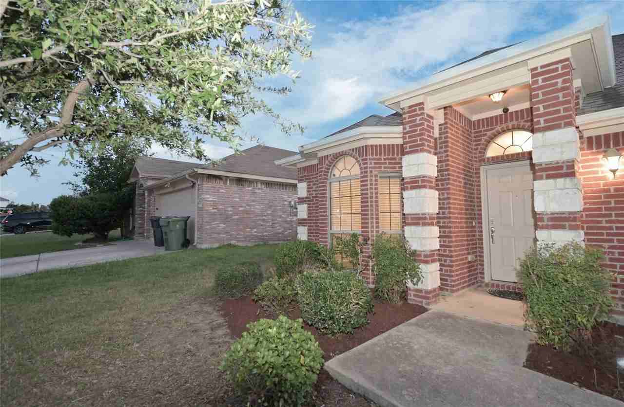 1204 Varacruz Dr - Photo 2 of 40