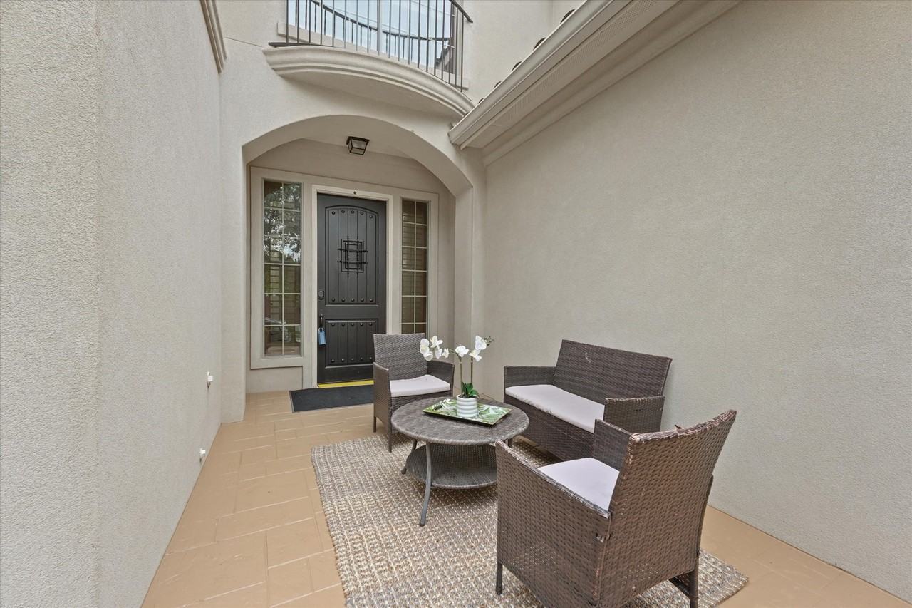 6032 Garden Gate Dr - Photo 4 of 40